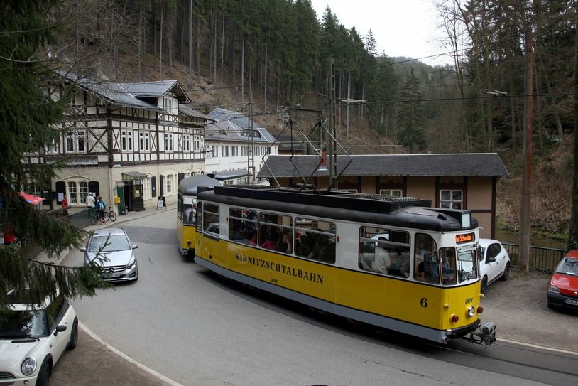 Kirnitzschtalbahn am Lichtenhainer Wasserfall.