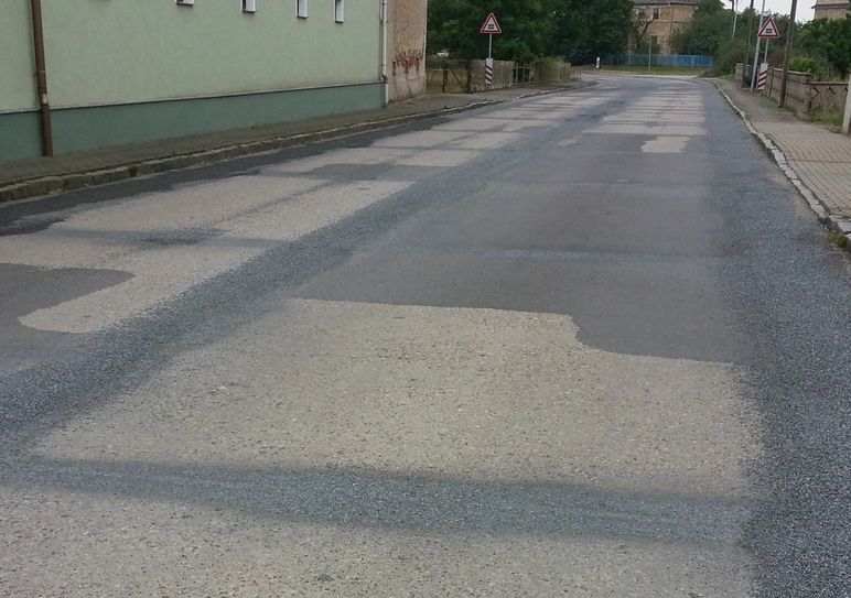 Flickschusterei an der Straße bringt garnichts.  Foto: Woku