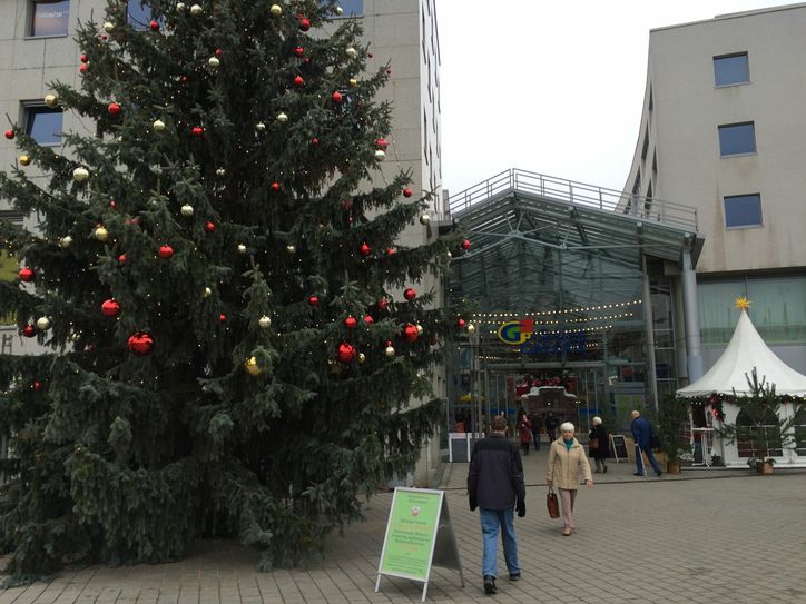 So wie hier in der Spree Galerie kann am dritten und vierten Advent von 13 bis 18 Uhr eingekauft werden. Aber auch alle anderen Geschäfte der City haben dann offen. Foto: jgl
