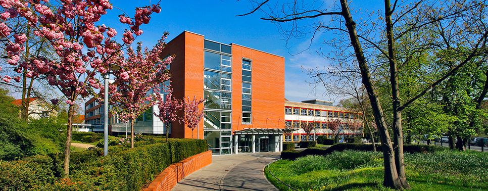 Am Krankenhausstandort Finsterwalde hat das Elbe-Elster Klinikum den Corona-Bereich für insegesamt 20 stationäre Covid-19-Patienten erweitert. Foto: EEK/Die Piktografen
