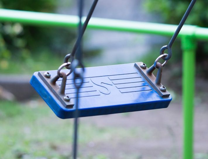 Angeschafft werden soll unter anderem eine neue Schaukel. Symbolfoto: Pexels