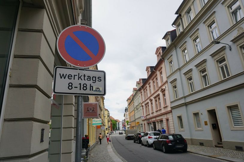 Die Seminarstraße in Bautzen mit ihren aktuellen Verkehrsregeln. Fotos: „LausitzNews“