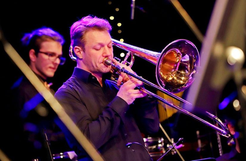 Das Konzertprogramm »Swingin‘ Santa« meldet sich am 30. November zurück im Steinhaus. Gleich zwei Aufführungen stehen auf dem Programm.