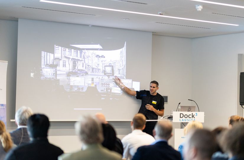 Sven Bliedung von der Heide entwickelte völlig neuartige Kl-generierte visuelle Effekte für große Hollywood-Produktionen wie Matrix 4. Nun referierte er im Hotspot des Strukturwandels in der Lausitz.