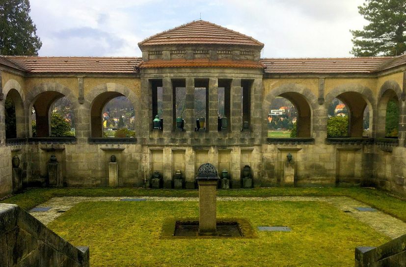 Der Tränenbrunnen im Urnenhain Tolkewitz. Foto: Landeshauptstadt Dresden
