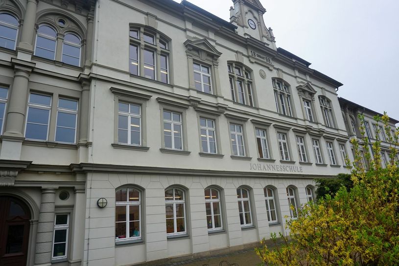 Im kommenden Jahr sollen nach Bedarf Arbeiten an weiteren Fenstern folgen. Foto: pm