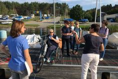 Ein Besuch der Marina im Hafencamp Senftenberger See gehörte zum Erfahrungsaustausch »Barrierefreies Reisen« der Reiseregionen dazu. Foto: Tourismusverband Lausitzer Seenland e.V.