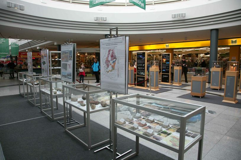 Blick in die aktuelle Meteoritenausstellung im Lausitz Park. Foto: lwi