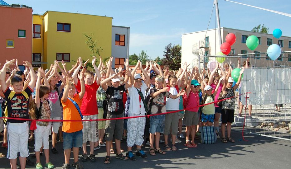 Alle Ferienkinder warten ungeduldig auf die Eröffnung der Kinderspielstadt „Kleinhayn“. Foto:  Farrar