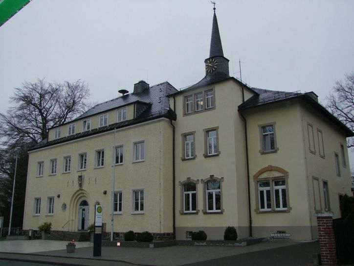 Wer zieht im Herbst ins Rathaus von Ottendorf-Okrilla ein? Die Wahl wurde aufgrund der Corona-Pandemie um ein halbes Jahr verschoben. (Foto: R. Könen)