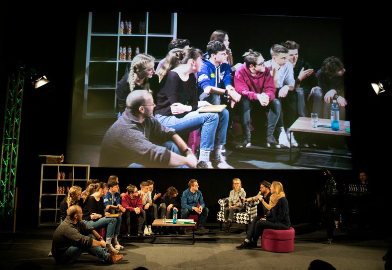 Das Team des Filmprojekts der freien Werkschule bei der Preisverleihung.     Foto: Robert Michael/ SLM