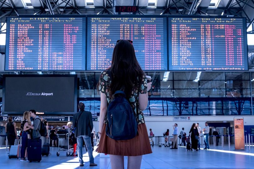 Und plötzlich ist der Reiseveranstalter pleite. Damit am Flughafen nicht das böse Erwachen kommt, sollten sich Reisende vor Urlaubsantritt informieren. Die Verbraucherzentrale gibt Tipps.