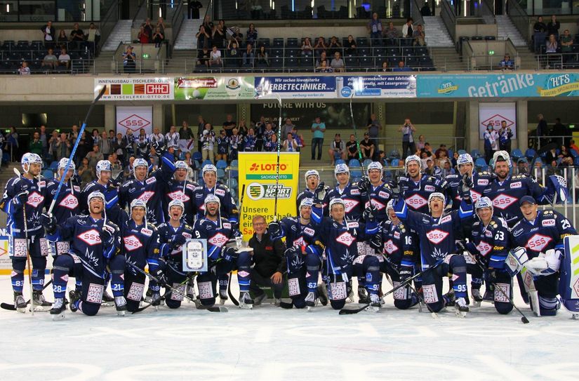 Dresdner Eislöwen: Sieger des "Sachsenlotto Cup 2022"