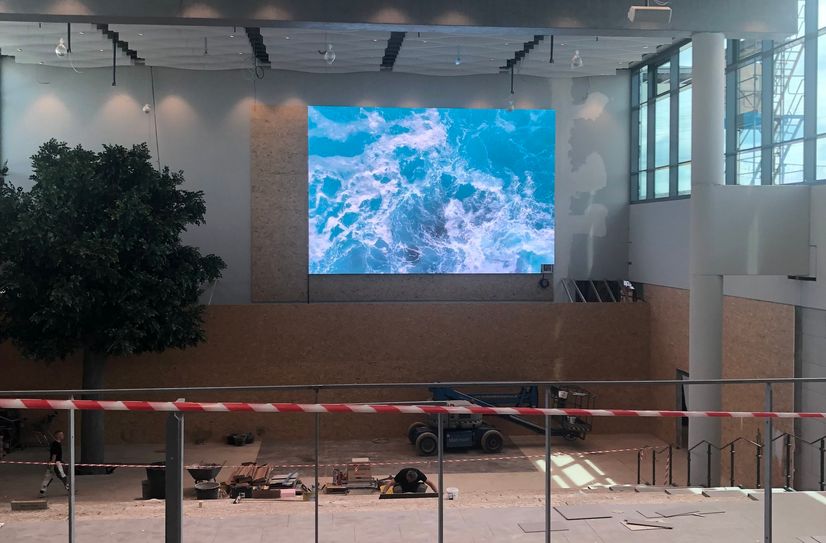 Noch wird am Feinschliff der Eventtreppe im Kaufpark gearbeitet. Am 14. Juni wird sie zum Start der Fußball-EM eingeweiht werden.