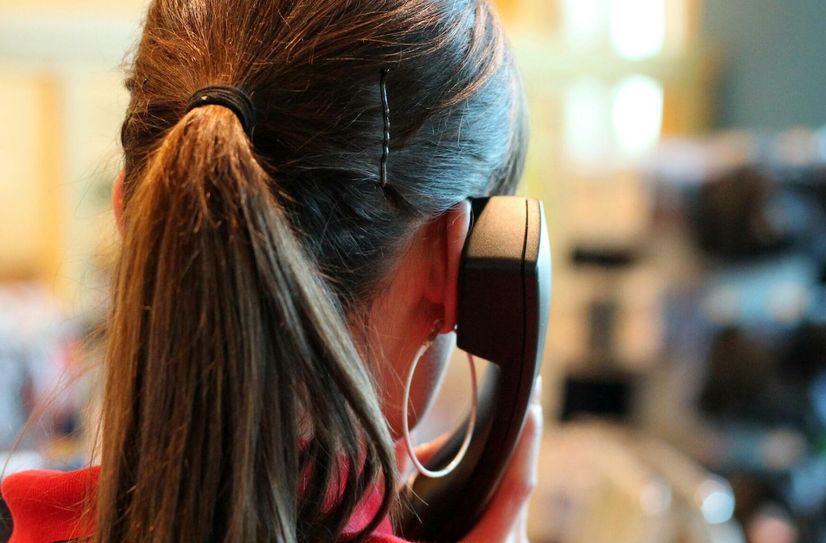 Die Sparkasse Oberlausitz-Niederschlesien warnt vor einer neuen Masche, bei der sich Betrüger am Telefon als Sparkassensicherheitszentrale ausgeben.