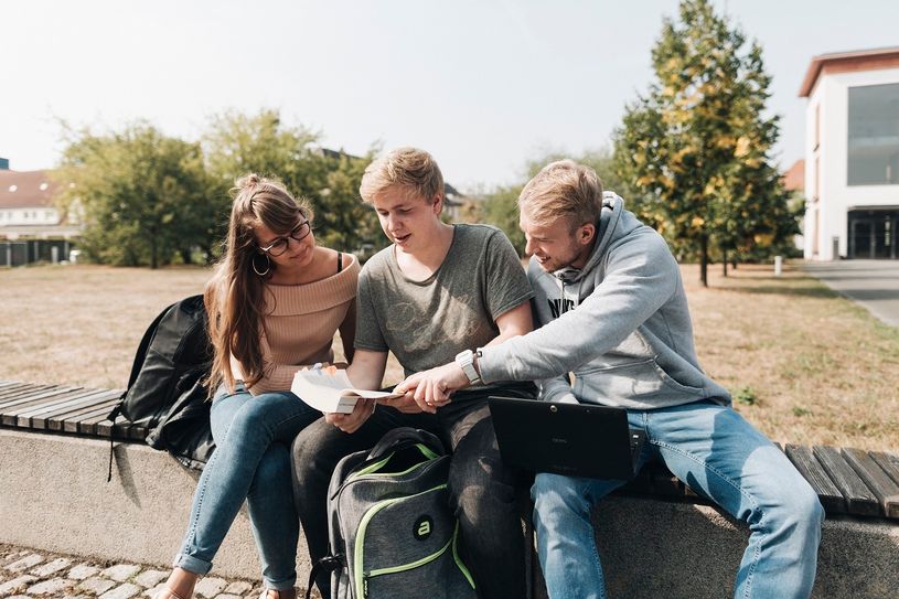 Die Berufsakademie Sachsen bietet ein dreijähriges duales Studium in den Bereichen Wirtschaft, Technik sowie Sozial- und Gesundheitswesen in über 40 Studiengängen an. Foto: Mario Schmitt Photography