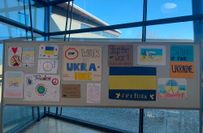 Ihre Gedanken zum Ukraine-Krieg hielten die Schüler auf Plakaten fest.
