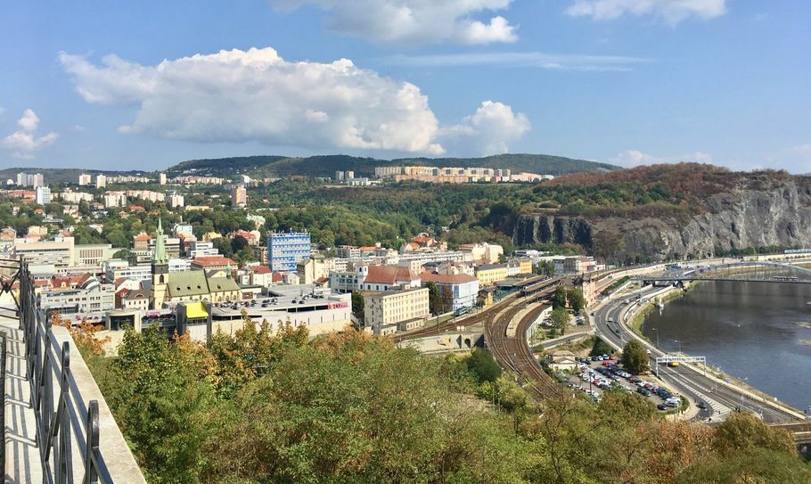 Blick auf Usti n.L. und Panoramafahrt von Bad Schandau nach Königstein.  Foto: Sossna/Fünfert