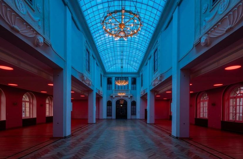 Besucher des Charity-Abends im Löwensaal werden kulinarisch und kulturell verwöhnt.