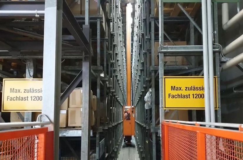 Effektives Lagersystem im Materiallager der Bundeswehr in Zeithain.