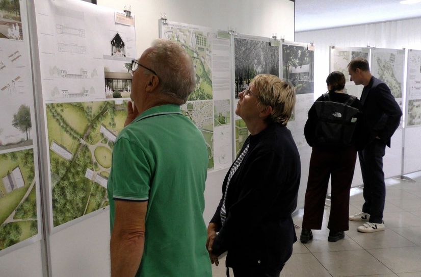 Alle Arbeiten der zehn Bürogemeinschaften, die am von der Stadt Lauchhammer ausgelobten Wettbewerb teilgenommen haben,...