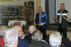 Im vollbesetzten Saal der Burg Hohnstein begrüßten Landrat Michael Geisler (l.) und der Leiter der Nationalpark- und Forstverwaltung Sächsische Schweiz, Uwe Borrmeister, die Gäste.