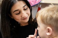 Eltern lebensverkürzend erkrankter Kinder leiden oft unter großem psychischem Druck.