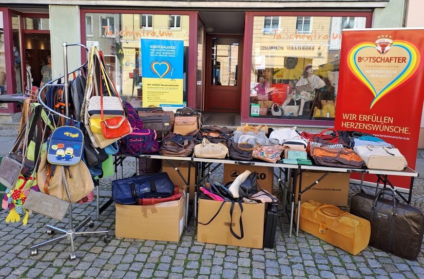 Taschenflohmarkt beim Heimatfest in Spremberg.