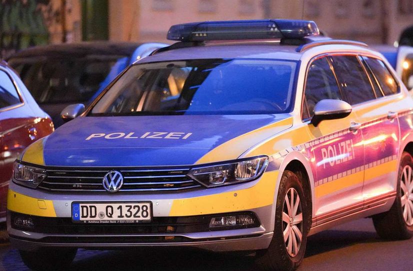 Symbolbild. In Ostsachsen sind mehrere Bombendrohungen eingegangen. Die Polizei ist mit zahlreichen Einsatzkräften vor Ort.