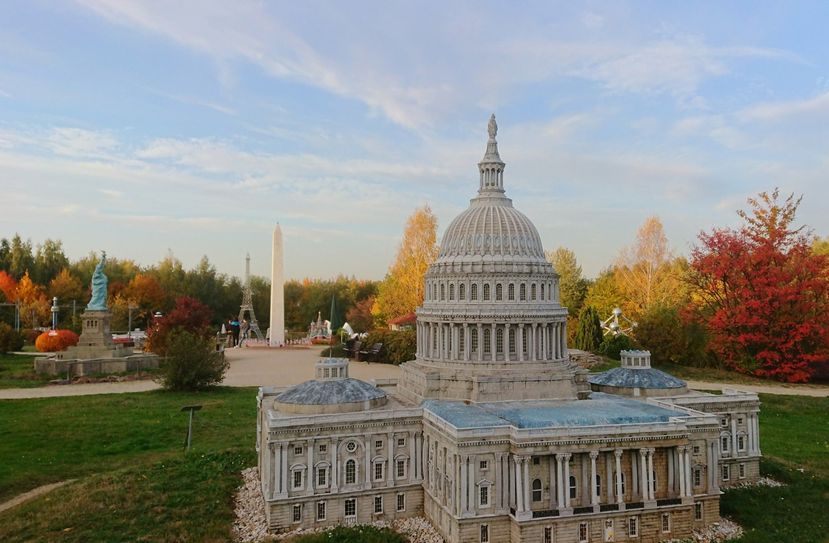 Am 16.10.steigt die "Seifenblasenwelt": Auf der großen Wiese vor dem United States Capitol werden unzählige schillernde RIESENseifenblasen fliegen.