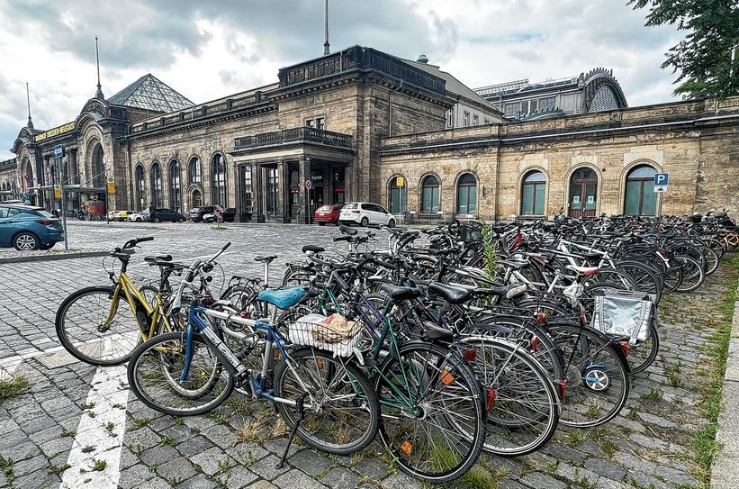 So soll es künftig nicht mehr aussehen – die Stadt baut hier ein modernes Fahrrad-Parkhaus.