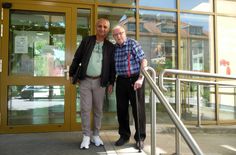 Miroslav Grajcar und Klaus Fiedler (v.li.) nach ihren erfolgreichen Gesprächen in Pirna.
