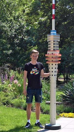 Kolja Kirsch (18) lieferte die grafische Vorlage für das Modell. Foto: Leuner
