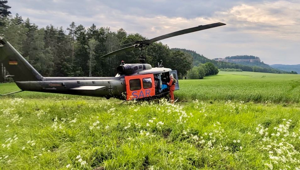 Weil kein anderer Hubschrauber verfügbar war, musste der SAR-Hubschrauber (Search and Rescue) der Bundeswehr helfen. Foto: M. Förster