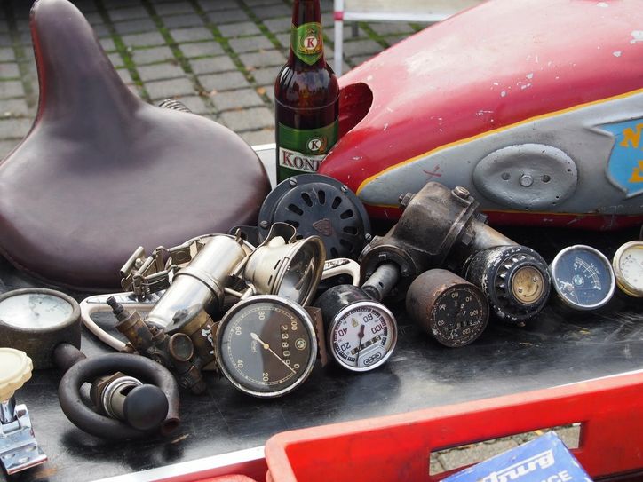 Oldtimerteile an der Sachsenarena Riesa.