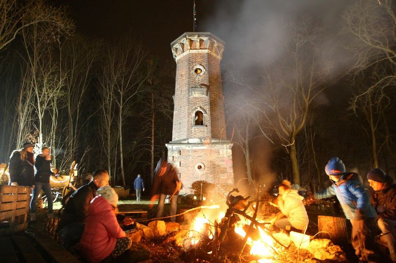 Am Lugturm lodern am 12. Januar wieder Weihnachtsbäume im Feuer. Foto: D. Förster