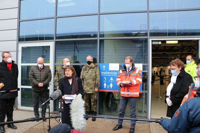 Ministerin Nonnemacher eröffnete heute das Impfzentrum in Schönefeld. Foto: Landkreis Dahme-Spreewald