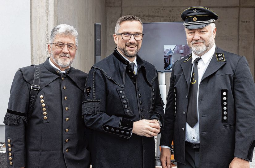 Sachsens Wirtschaftsminister Martin Dulig (m.) eröffnet neuen Schacht für den Kaolin-Abbau in Seilitz mit.