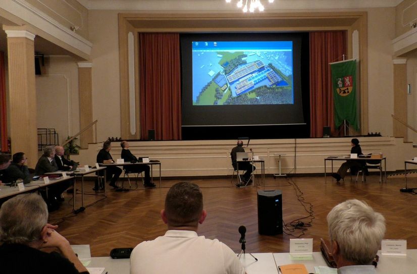 SVOLT stellte auf einer SVV 2022 erstmals das Projekt den Abgeordneten vor.