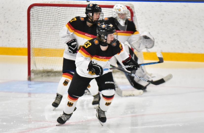 Charleen Poindl, im Bild mit der Nr. 23, fährt mit der deutschen U16-Frauenauswahl nach Südkorea.