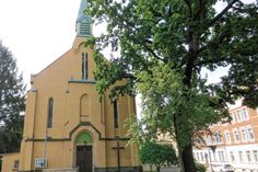 Die katholische Kirche in Radeberg feiert ihr 140. Jubiläum. Foto: Matthias Stark