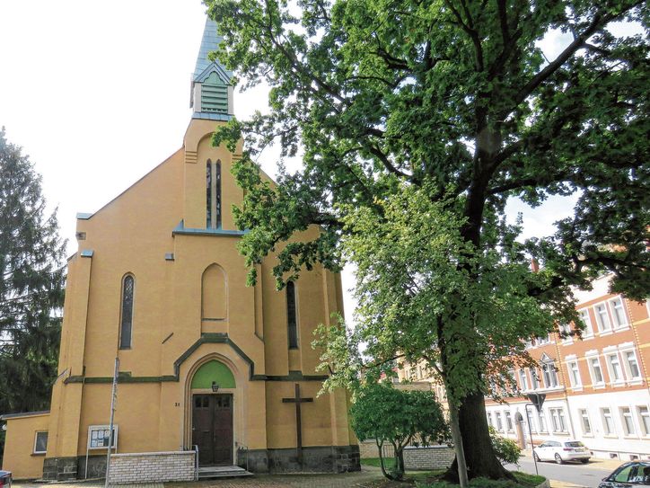 Die katholische Kirche in Radeberg feiert ihr 140. Jubiläum. Foto: Matthias Stark