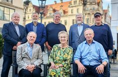 Stadträte der ersten Stunde: In der Reihe unten v.l.: Dr. Helfried Reuther, Evelyn Müller, Dr. Herbert Wagner. In der oberen Reihe v.l.: Dietmar Haßler, Jürgen Eckhold, Klaus-Dieter Rentsch, Dr. Jürgen Olbricht, Dr. Georg Böhme-Korn.