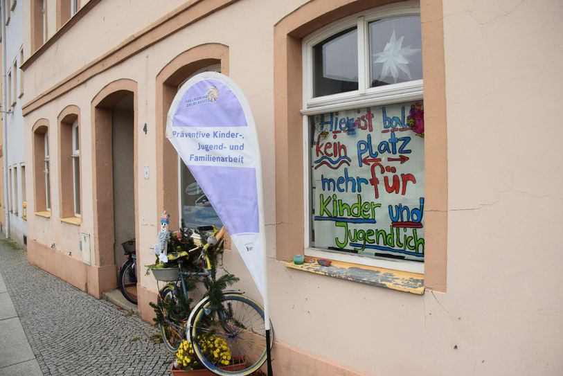 Am Markt in Reichenbach machten Kinder auf das drohende Ende mit einem Plakat aufmerksam.