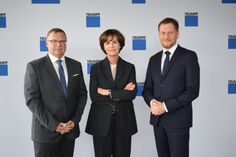 Der Ministerpräsident Michael Kretschmer (rechts) wurde von der Trumpf-Verantwortlichen Dr. Nicola Leibinger-Kammüller und Bürgermeister Jens Zeiler empfangen.