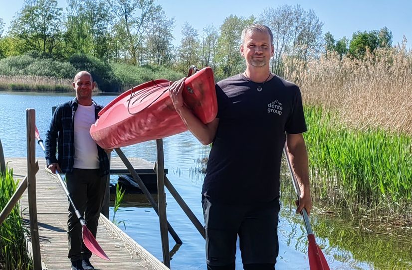 Ronald Pohl und Maik Hüttl sorgen schon mal für Urlaubsstimmung an der »Uferzone«.