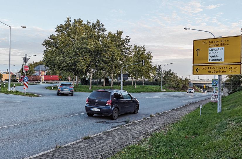 An der Skuptur »Elbquelle« am Riesenhügel startet in wenigen Tagen die Großbaustelle B182/ B169 an einer sensiblen Stelle im Riesaer Straßenfluss.