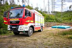 Die Feuerwehr Sebnitz hat die Befüllung der mobilen Löschwasserzisterne unterstützt.