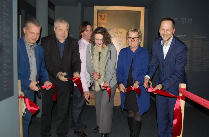 Tino Richter, GF TVSSW, Landrat Michael Geisler, Kuratoren Jürgen Bretschneider und Kerstin Selbmann, Barbara Klepsch,  Bad Schandaus Bürgermeister Thomas Kunack bei der Ausstellungseröffnung (v. l. n. r.).