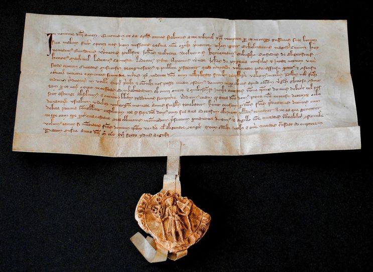 Handschriftlich auf Pergament verzeichnet: der Meißner Rat gewährte 1316 den Dominikanermönchen eine Steuerbefreiung für deren Terminierhaus nahe der Frauenkirche.